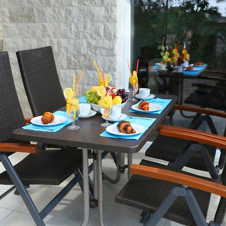 Villa Dragi With Pool, Sauna, & Whirlpool أوباتيا الغرفة الصورة