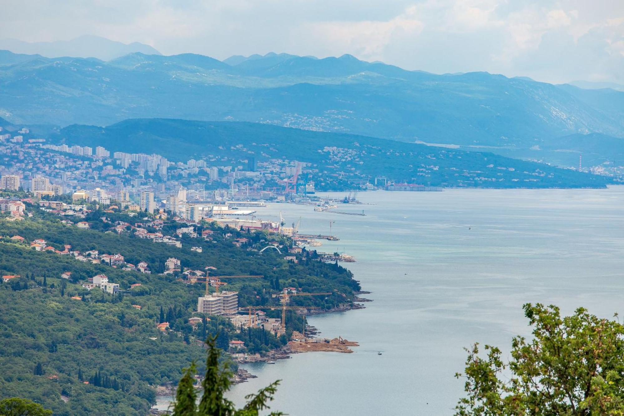 Villa Dragi With Pool, Sauna, & Whirlpool أوباتيا الغرفة الصورة