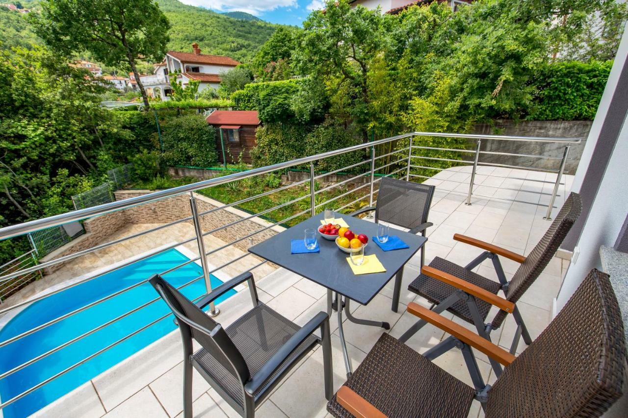 Villa Dragi With Pool, Sauna, & Whirlpool أوباتيا الغرفة الصورة
